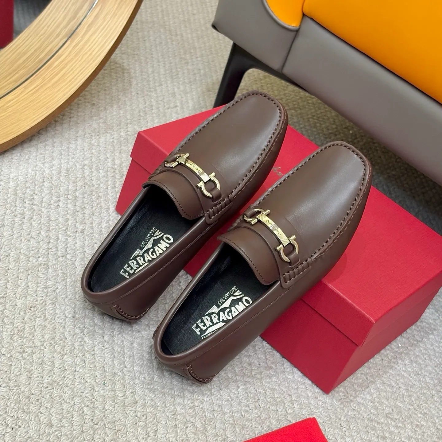 Men's men's shoes 💰420 (Yangli) Ferragamo 〰Ferragamo 2⃣️0⃣️2⃣️5️⃣ New series 👊🏻 Upper 🇮🇹 Italian imported calfskin, original outsole molding. Water-dyed sheepskin lining. The identity of every successful man is set off, and the upper and lower shoes are elegant and stable🚶🏻🚶🏻The high-end custom counter original replica is an eternal classic🔍️Number of codes: 38-46 with counter packaging